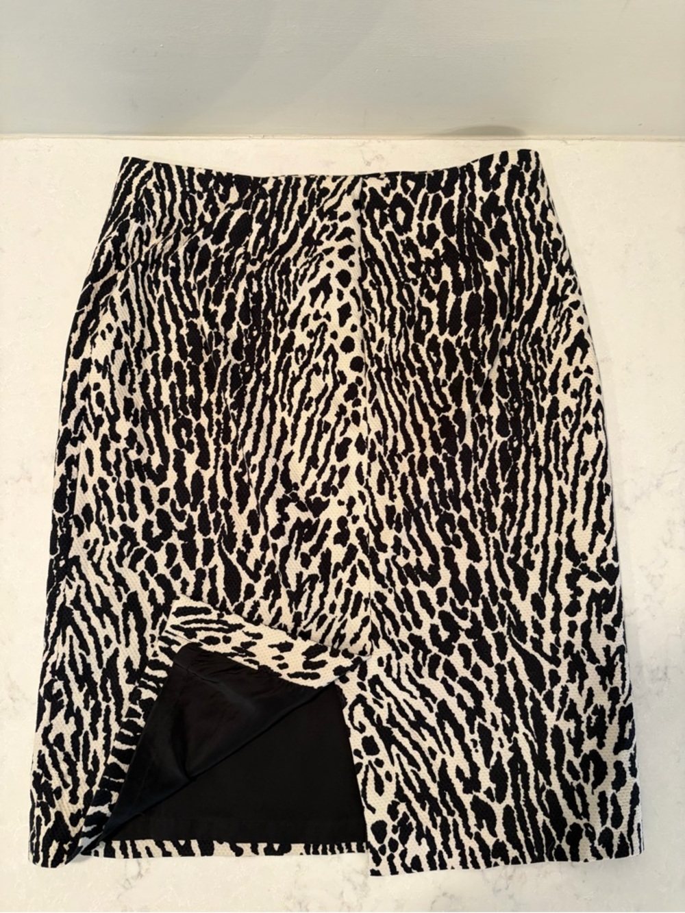 Talbots Black and Cream Animal-Print Knee Length Pencil Skirt size 4 - Picture 2 of 4